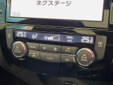【左右独立型フルオートエアコン】運転席と助手席でそれぞれお好みの温度に設定可能。同乗者にも配慮した、快適な空調をお届け致します。