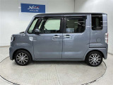 遠くはもちろん、近くの見通しも良好で運転中は焦ることなく、広々とした視界を確保しています