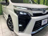 【LEDヘッドライト】悪天候や夜間走行時も良好な視界を確保し安心して運転できる高輝度LEDヘッドライトを装備!点灯速度が早く、消費電力も抑えられています。