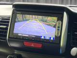 【バックカメラ】駐車時に後方がリアルタイム映像で確認できます。大型商業施設や立体駐車場での駐車時や、夜間のバック時に大活躍!運転スキルに関わらず、今や必須となった装備のひとつです!