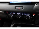 運転席と助手席の温度設定の変更が可能な左右独立タイプのデュアルエアコンです♪♪♪暑がりな人・寒がりな人も誰もが車内を快適にお過ごしいただけます♪♪♪