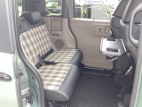 自社整備工場で点検整備をおこなってからお渡ししています。車検が残っている場合は『12ヶ月点検整備』を、車検整備付きの場合は『車検整備』をおこないます。整備費用は車両本体価格に含まれています。
