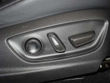 パワーシート搭載。微妙な調整が手軽にでき、ピッタリのポジションで運転することが可能です。