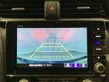 バックでの車庫入れも安心です! リアカメラが付いているバックモニター付のナビを装備しております。操作線もついており距離感も画面から確認できます。