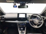 シンプルながら機能性あふれる運転席廻りです。視界性もよく、運転しやすいですよ。