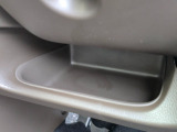 運転席周辺の収納も充実したドライバーズロアポケット。細かな使い勝手にも配慮されています。