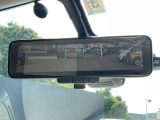 【スマートルームミラー】バックドアについてますカメラと連動して、後方の映像がルームミラーに映ります。