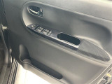 【パワーウインドウ】運転席のスイッチで、各席の窓ガラスの開閉ができます!あると便利ですよね!