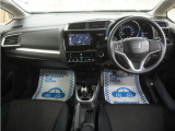 運転にかかわる様々な操作を安全に行えるように視点移動が少なく、操作性に配慮されたスイッチ類が凝縮されたコクピットです。