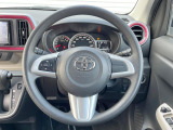 インテリアに合わせたデザインのステアリングは、運転される方のことも考え、運転しやすい形状、大きさです。是非一度、実際に触ってお確かめください。