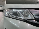 LEDヘッドライトは、点灯の瞬間から最大光量を発揮し、突然暗くなるトンネルなどでの安定感を高めます。