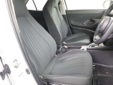 運転席の写真です!座り心地も良さそう、あなたのドライビングポジションをガッチリ支え、心地よい安心感で、ロングドライブもらくらく??