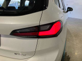 リアランプ 立体的な造形としてBMWらしい個性的なリアビューを明確化しました。