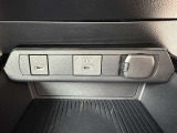 ■当店にはサービス工場も併設しておりますので、タイヤ交換から車検整備までプロのメカニックがしっかりと整備いたします!明るく開放的な店内には、キッズスペースも完備!家族の皆様でご来店下さい!
