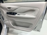 【運転席ドア】収納ポケットが付いているので運転席周りもスッキリ保てます★