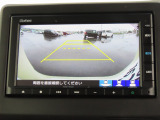 リアワイドカメラシステム!従来の視野に加えて、後方側方を約180&deg;まで見えるワイドビューと、後方を真上から見たような視野で駐車時などに便利なトップダウンビューの3つの視野があります!