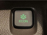 ★ECONスイッチ★ エコドライブを加速しよう!スイッチをONにすると、運転の仕方によるロスを抑え込み燃費をよくするようクルマが頑張ります(*^ー^*)燃費向上にチャレンジ♪