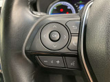 運転中、オーディオの操作をしてて、ハッとしたことはありませんか?ステアリングスイッチは、運転中でもハンドルでオーディオの操作が可能です。安全なドライブをサポートします。