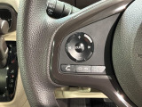 ステアリングにオーディオ操作スイッチが付いています。オーディオ画面に直接タッチしなくても操作が出来ますので、運転に集中できます。