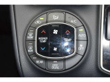 左右独立温度コントロールフルオートエアコンです。運転席、助手席それぞれで独立して温度設定ができます。冷え性の方が乗っても安心ですね♪