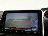 バックガイドモニターで、後方を確認しながら安心して駐車することができます。運転初心者も熟練者も必須の機能ですよ!