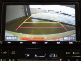 バックガイドモニターで、後方を確認しながら安心して駐車することができます。運転初心者も熟練者も必須の機能ですよ!