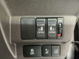 【両側パワースライドドア】両側がパワースライドドアになっており、運転席のスイッチやスマートキーでも開閉が可能です!開口部も広いので乗り降りも楽々♪