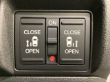 リアドアは乗り降りに便利な両側電動スライドドアです。また運転席に座っていながらスイッチ操作で自在にスライドドアを開け閉めできます。