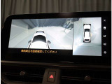 パノラミックビューモニター。車両を上から見たような映像を表示。運転席から目視しにくい車両周囲の状況をリアルタイムで確認できます。