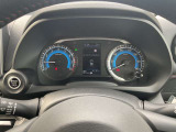 視認性の高いメーターで運転情報を的確に把握できます