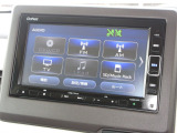 純正メモリーナビ(VXM-204VFi)を装着しております。AM、FM、CD、DVD再生、Bluetooth、音楽録音再生、フルセグTVがご使用いただけます。初めて訪れた場所でも安心ですね!