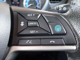 プロパイロットスイッチ!速度を設定するとアクセルを踏んでなくても走ります。高速道路等の運転に便利な機能です。