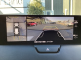 狭い場所での駐車やすれ違いなどでより的確な運転操作に役立つ360&deg;シースルービューモニターが装備されています。