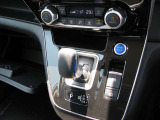 電動パーキングブレーキとブレーキオートホールド  運転終わりにPレンジへ入れると自動でサイドブレーキがかかります。