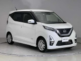 【車両状態証明書】査定協会公認のプロの検査員が公平かつ確かな基準で検査を実施。車両評価をもとに、安心しておクルマをお選びいただけます。