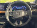 【ステアリングスイッチ】運転中、前方から目線をそらすことなく、オーディオ等の操作が可能な便利機能!安心&快適なドライブを演出してくれます♪