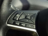 『1台』のお車に対して、3名体制で日々議論を重ね仕入れを行っております。