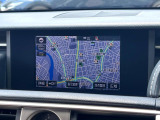 【メーカー純正ナビ】インテリアに溶け込むスタイリッシュな「専用設計」メーカーナビを装備♪視認性や操作性など基本性能にも優れ、より上質なカーライフをお楽しみいただけます。