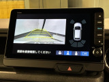 リバースギアに入れるだけで後方の表示へ切り替わります。夜間や雨の日の駐車も楽になりますよ。