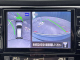 アラウンドビューモニター。上空から見下ろしたような映像が映し出されるので、駐車をスムースに行えます。