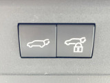 【パワーバックドア】スマートキーや運転席のボタンを押すだけでリアゲートが自動で開閉します!荷物を持っている時や、高い位置にあるバックドアを閉める際に便利な機能です♪