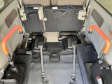手摺りです。車いす使用者が立ち上がる際等に使用します。