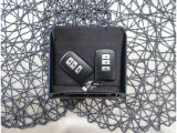 【スマートキー】キーをバッグやポケットに入れたままでもドアロックの開閉が出来るほか、エンジンキーを挿さなくてもエンジンスタートストップが出来ます。