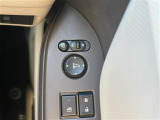 【電動格納ミラー】ドライバーの目線に合わせ、ミラーの上下左右調整が可能です。