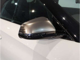 【BMWミラー】視認性の高いスタイリッシュなミラー。自動防眩機能も付いており夜間のドライビングをサポートします。