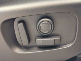 【電動シート】シートポジションは電動にて微調節が可能になります。