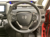 ハンドルにHondaセンシング系のクルーズコントロールやレーンキープアシストなどのスイッチと、オーディオの操作スイッチが装備されています。ハンドルから手を離さず安全に操作できます。
