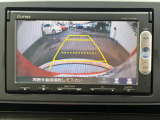 駐車時の安全確認をサポートするバックカメラも使用できます。インターナビで様々な情報を得ることもできます。