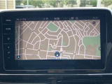 スマートフォン用アプリ[Apple CarPlay][Android Auto]対応の純正ナビ Discover Pro を装備、ラジオのほか、USB、Bluetoothハンズフリー通話にも対応。
