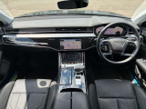 運転席と助手席の全体写真になります。